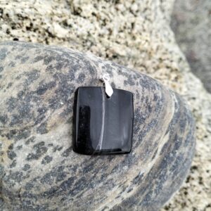 Colgante de ojo de halcón natural pulido