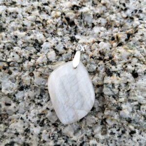 Colgante de piedra luna pulida
