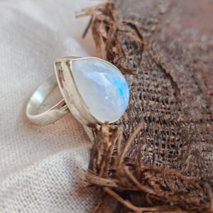 anillo de piedra luna natural en plata