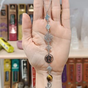 collar de protección con nudo de bruja, tetragrámaton y ojo de tigre